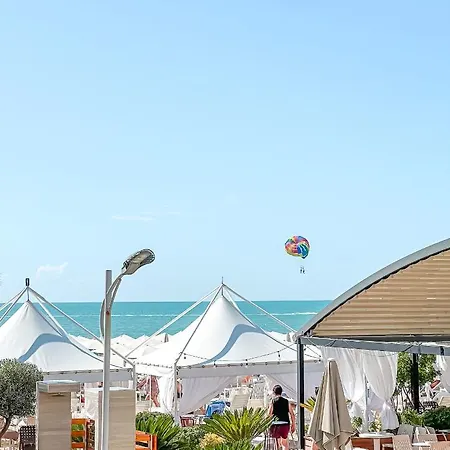 Grand Blue Fafa & 5*