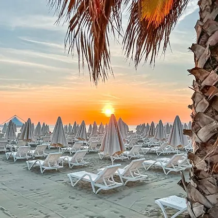 Grand Blue Fafa & منتجع Kryemëdhej