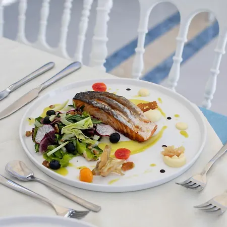 Grand Blue Fafa & منتجع