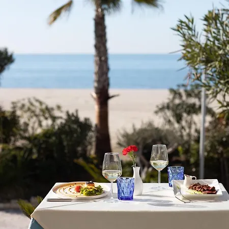 Grand Blue Fafa & Resort