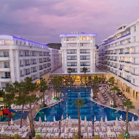 Feriested Grand Blue Fafa & Kryemëdhej