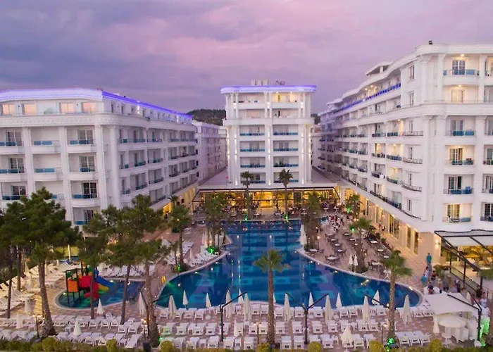Resort Grand Blue Fafa & Kryemëdhej