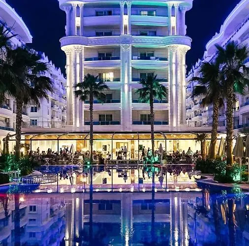 Grand Blue Fafa & Kryemëdhej